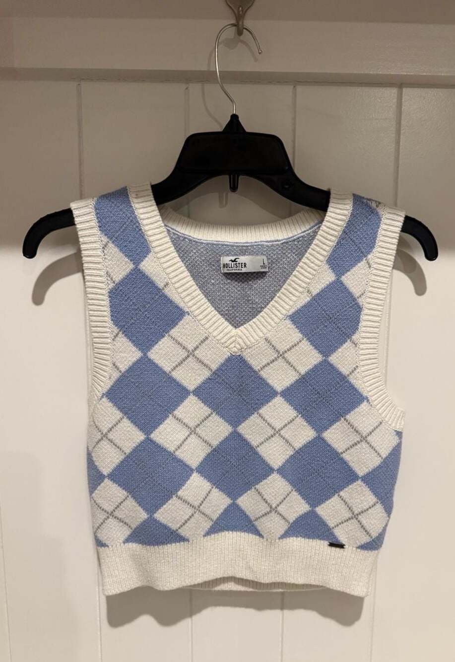 Hollister Blue and White Argyle Cropped V-Neck Sweater Vest
